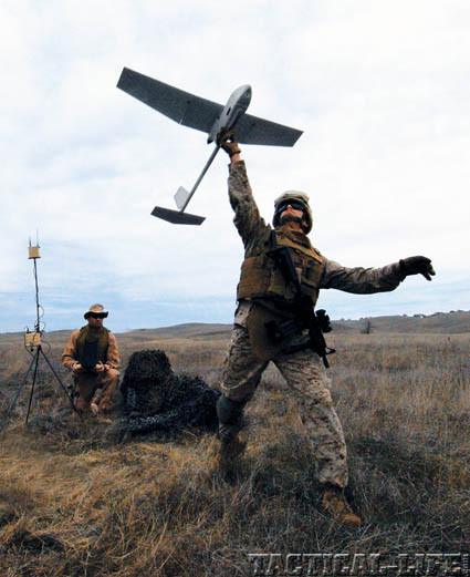 Sau khi lắp ráp, chỉ cần bật máy và phi lên trời như một chiếc máy bay giấy. Nguồn ảnh: Taticallife.