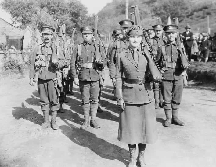 Thậm chí đã từng có không ít nữ quân nhân trong Quân đội Liên Xô được trao tặng những huân chương cao quý của quân đội nước này trong và sau chiến tranh. Nguồn ảnh: Sina.