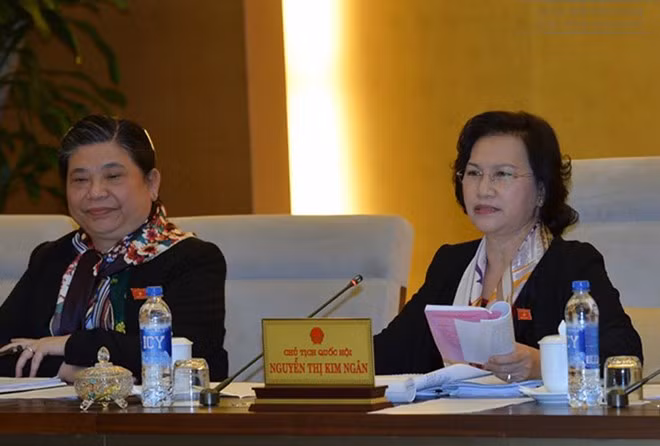 Chu tich Quoc hoi dong y tang thoi gian chat van truc tiep