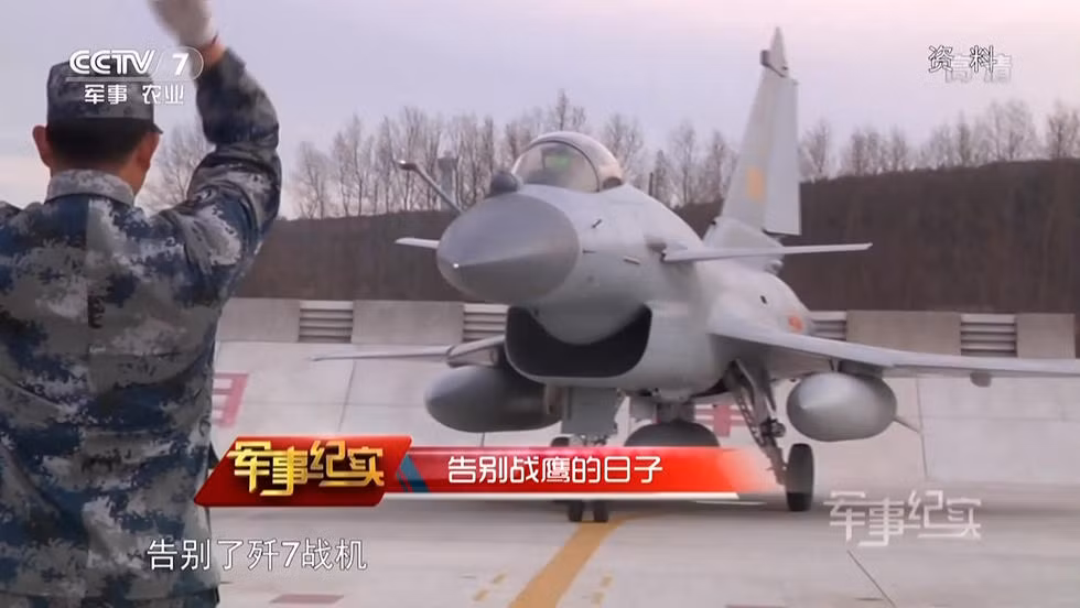 Các chuyên gia quân sự quốc tế thậm chí còn phải so sánh độ cơ động của chiếc J-10B Trung Quốc với những chiếc... máy bay nhào lộn biểu diễn. Nguồn ảnh: QQ.