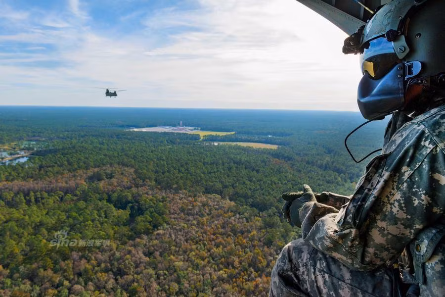 Theo Sina, rất có thể trong tương lai công nghiệp quốc phòng Trung Quốc sẽ nghiên cứu và chế tạo một mẫu trực thăng có tính năng tương tự như chiếc trực thăng vận tải CH-47 để giải quyết được bài toán không vận-vốn không phải là thế mạnh của quân đội nước này. Nguồn ảnh: Sina.