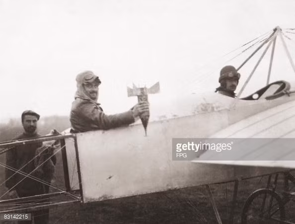 Cách làm này tỏ ra hữu hiệu đến mức các đơn vị không quân khác trên toàn thế giới thi nhau học theo, họ còn chế đủ kiểu cánh đuôi cho các quả "bom" cầm tay này tuy nhiên độ chính xác vẫn còn rất kém. Nguồn ảnh: Gettyimg.