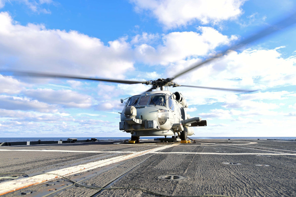 Tháng 10/2019, tuần dương hạm USS Hue City (CG66) lớp Ticonderoga được tiến hành nâng cấp toàn diện. Quá trình nâng cấp sâu lần này giúp tàu tuần dương hạm này có đủ khả năng tác chiến trong ít nhất 20 năm tới. Tuy nhiên rất có thể phía Hải quân Mỹ sẽ hoán cải nó thành tàu tuần tra và tặng cho một nước đồng minh nào đó của mình để sử dụng với mục đích khác - một truyền thống lâu đời của Hải quân nước này. Nguồn ảnh: Militarynews. 