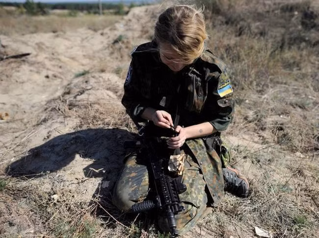 Nhưng cho dù phục vụ trong lực lượng nào thì điểm chung của họ cũng là rất xinh đẹp. Nguồn ảnh: Sina.