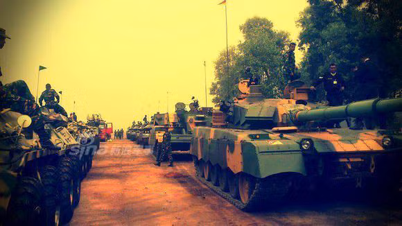 Xe được trang bị pháo nòng trơn 125 mm với 39 viên đạn, hai súng máy 7,62 mm với 3000 viên đạn và 12,7 mm với 500 viên. Nguồn ảnh: Sina.