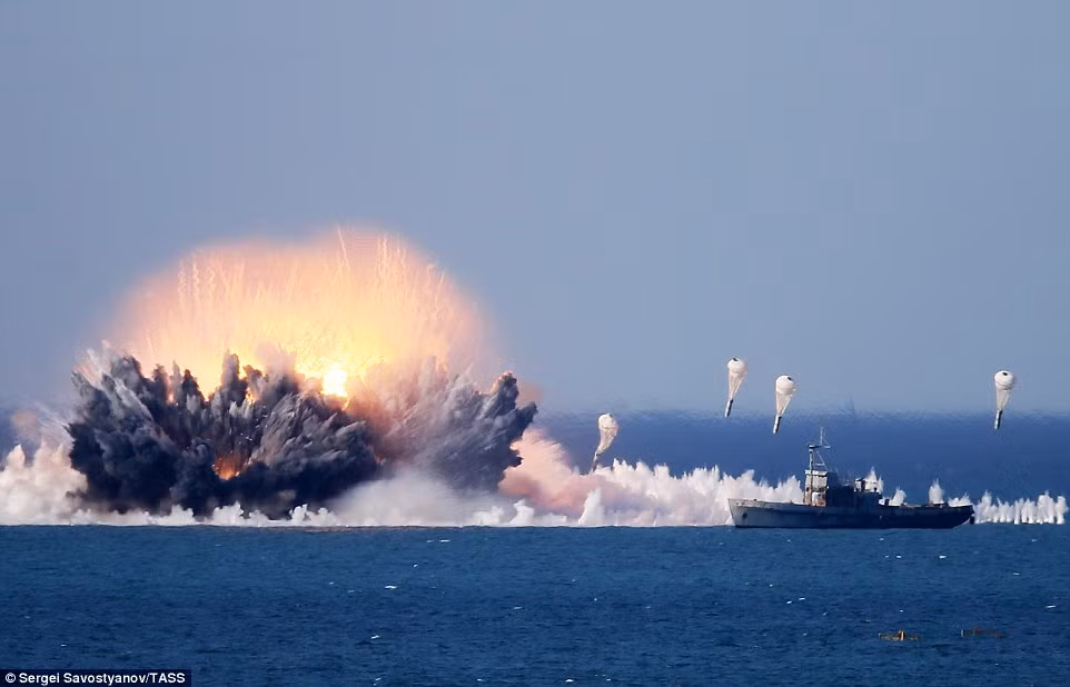 Mặc dù vậy, các nước sở hữu loại bom nhiệt áp này vẫn thử nghiệm và tìm cách làm cho chúng nổ trước khi chạm mặt nước để có vụ nổ tạo ra sóng xung kích mạnh nhất. Nguồn ảnh: Warnews.