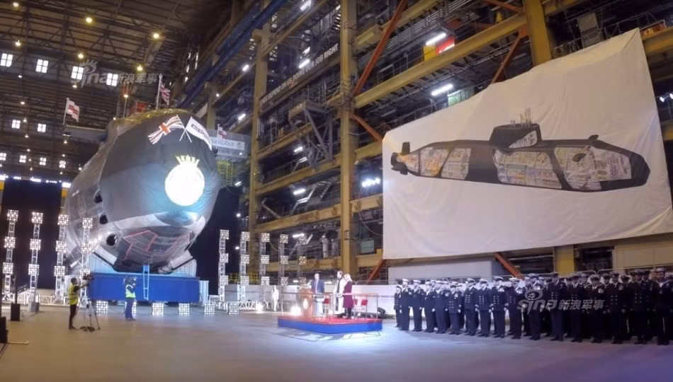 Buổi lễ đặt tên thánh đánh dấu những bước đầu tiên của những chiếc tàu ngầm này trong hành trình được gia nhập vào Hải quân Hoàng gia Anh. Nguồn ảnh: Sina.