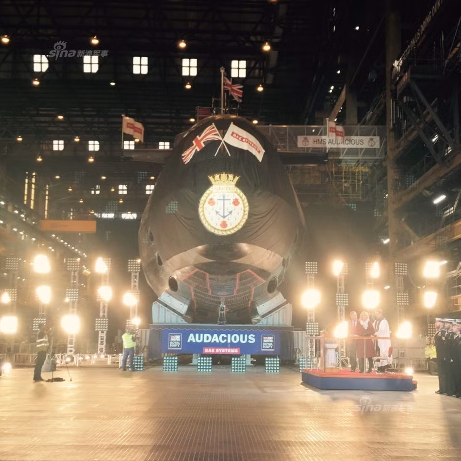 Hoanh trang le ha thuy tau ngam Astute thu 4 cua Anh