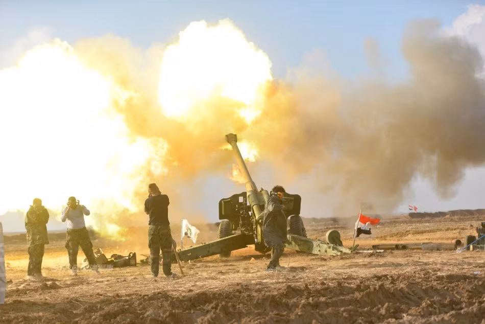 Có khả năng bắn liên tục từ 5-6 viên mỗi phút, cỡ nòng lớn, sức công phá lớn, kèm theo tầm bắn xa và độ chính xác trung bình khá, rõ ràng một đại đội pháo lựu 152mm có khả năng "san phẳng" bất cứ vị trí nào nghi ngờ có đối phương. Nguồn ảnh: Sina.