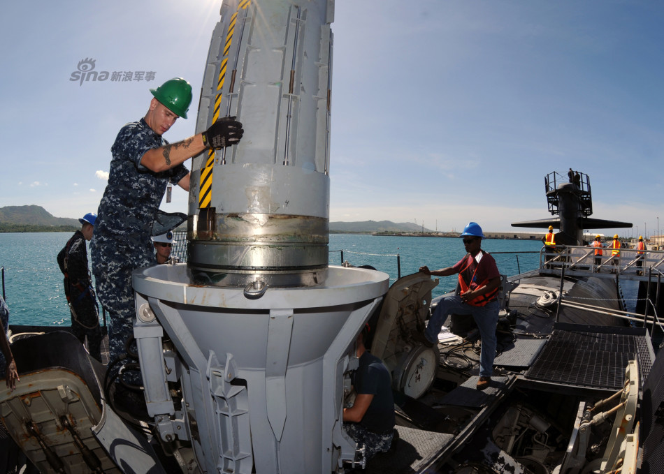 Tomahawk là loại tên lửa hành liên lục địa tầm xa hoạt động được trong mọi điều kiện thời tiết được Mỹ đưa vào sử dụng từ năm 1983 tới nay. Nguồn ảnh: Sina.