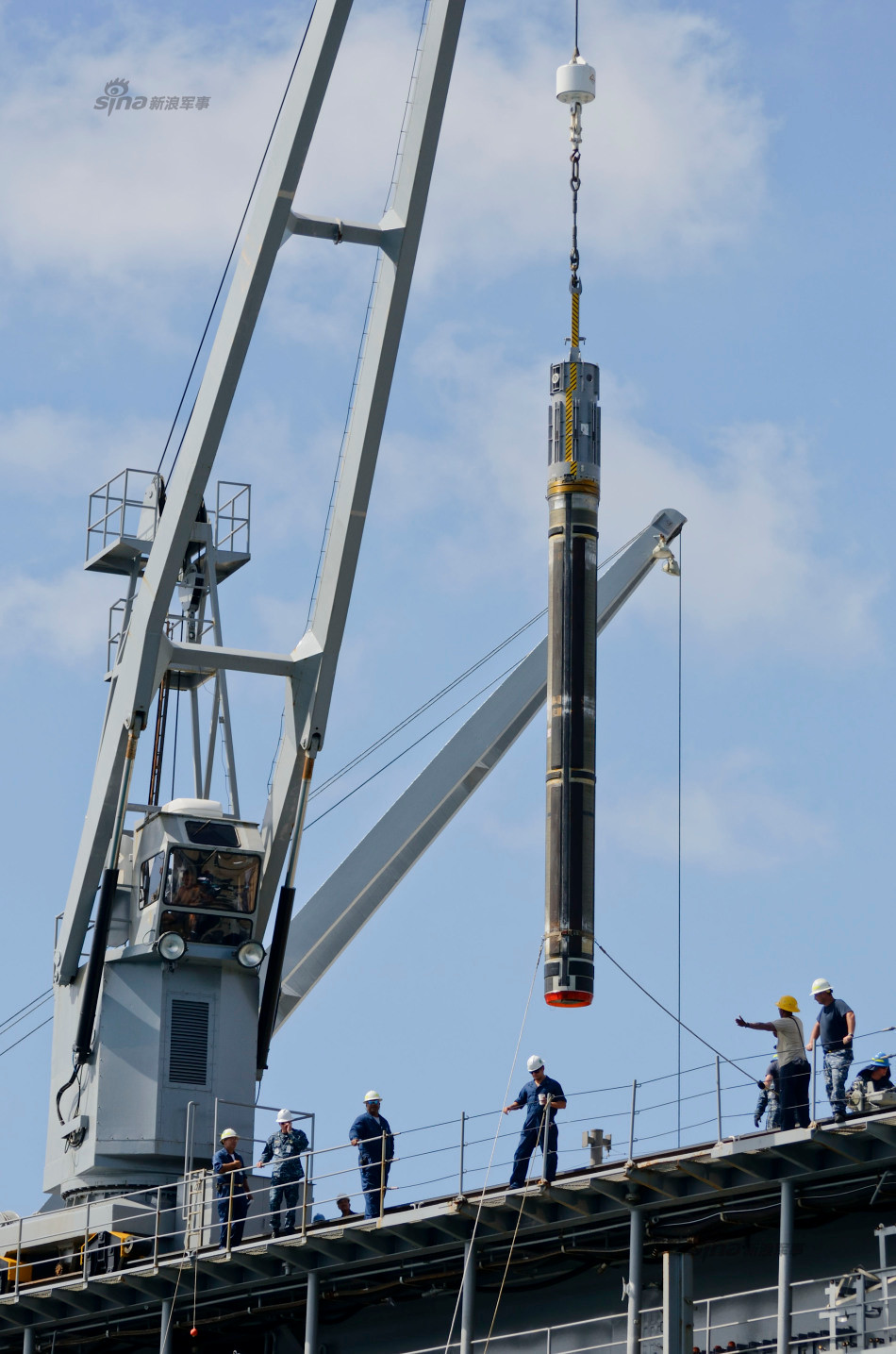 Năm 2012, Hải quân Mỹ đã bắt đầu chương trình nghiên cứu thử để tăng sức chứa tên lửa của chiếc tàu ngầm này từ 12 lên... 40 quả. Nguồn ảnh: Sina.