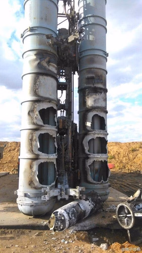 Rất may hệ thống an toàn đã đảm bảo đầu đạn S-300 không phát nổ khi rơi ngược lại bệ phóng trong trường hợp này nếu không hậu quả sẽ còn lớn hơn nhiều. Nguồn ảnh: Sina.