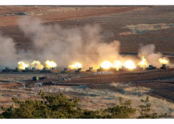 Trong trường hợp chiến tranh hai miền Triều Tiên nổ ra, quân đội Bắc Hàn sẽ cực kỳ vất vả để chống đỡ lại những loại trang thiết bị vũ khí hiện đại và lối tác chiến theo kiểu "mưa bom bão đạn" mang phong cách "con nhà giàu" của Hàn Quốc. Nguồn ảnh: Sina.