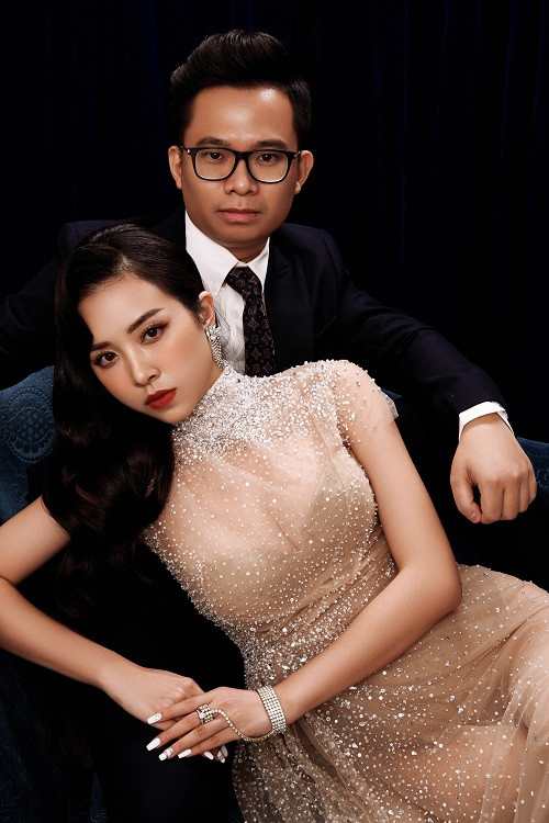 Lối make up sắc sảo kết hợp cùng phụ kiện tinh tế giúp cho bộ ảnh cưới trở nên đặc biệt.