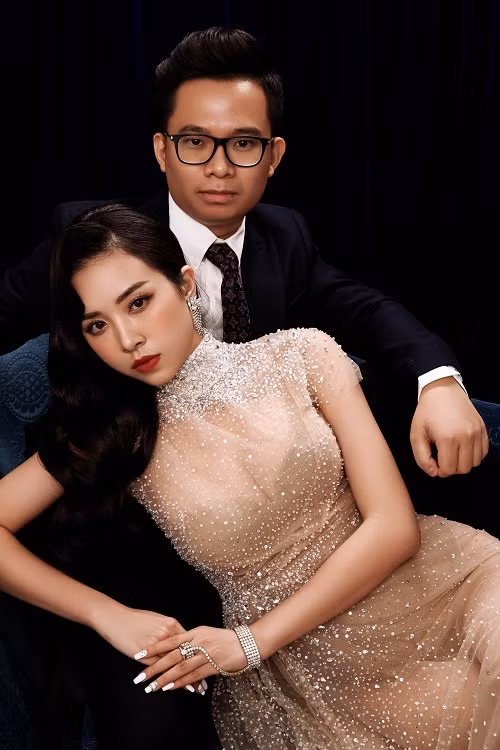 Lối make up sắc sảo kết hợp cùng phụ kiện tinh tế giúp cho bộ ảnh cưới trở nên đặc biệt.