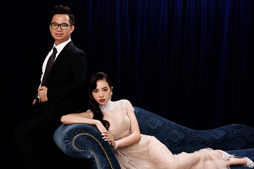 Chuyển sang style cổ điển sang trọng, Á hậu Thúy An chọn chiếc đầm xuyên thấu đính đá sang trọng.