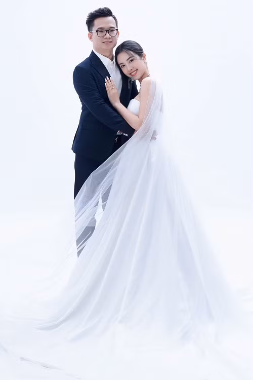 Bộ ảnh cưới của Thúy An được thực hiện trong dịp cuối năm theo 4 phong cách khác nhau.