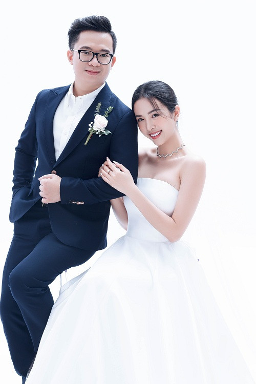 Từng bật mí về bạn trai và hé lộ dự định đám cưới trong năm mới, vừa đây Á hậu Thúy An đã công bố bộ ảnh cưới chính thức của mình.