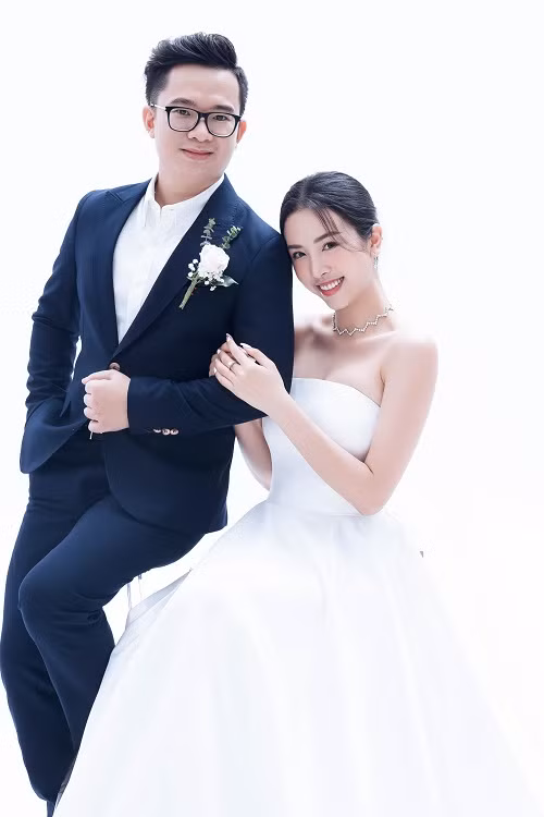 Từng bật mí về bạn trai và hé lộ dự định đám cưới trong năm mới, vừa đây Á hậu Thúy An đã công bố bộ ảnh cưới chính thức của mình.