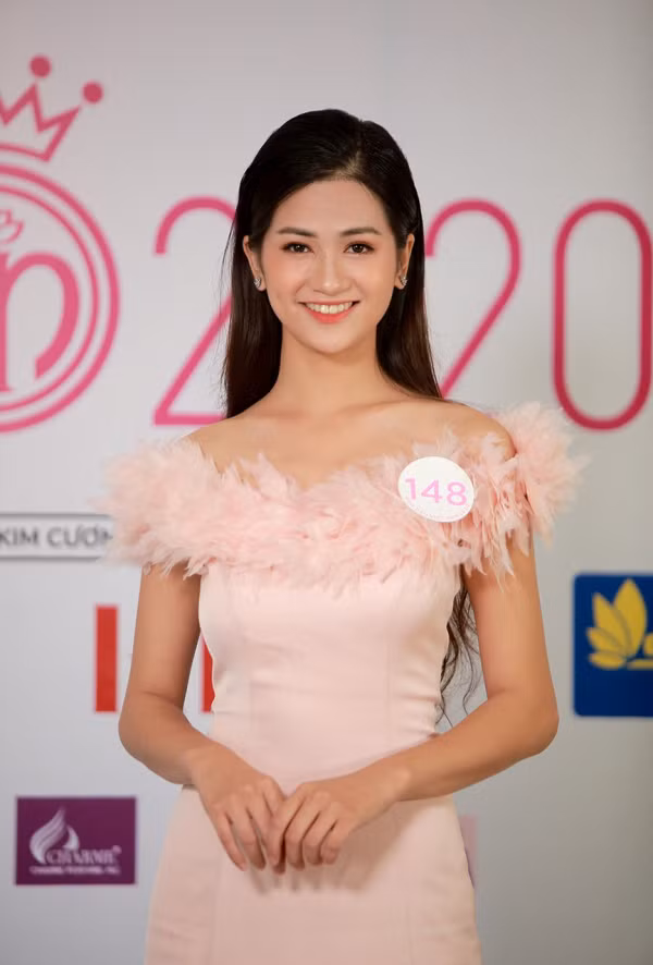 Thí sinh cuối cùng nằm trong danh sách đặc cách là Nguyễn Thị Thu Phương - Hoa khôi Kinh Bắc 2019. Hiện người đẹp đang là sinh viên Học viện Tài chính.