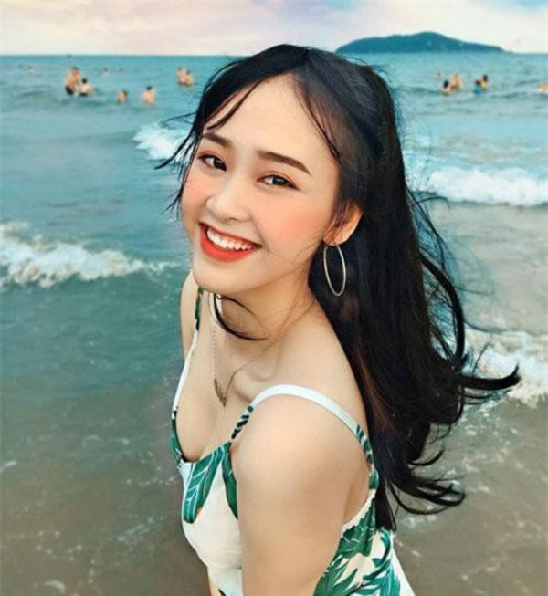 Với bảng thành tích khủng cùng nhan sắc hiện tại, mỹ nhân gốc Hoà Bình hứa hẹn sẽ làm nên chuyện tại Hoa hậu Việt Nam 2020.