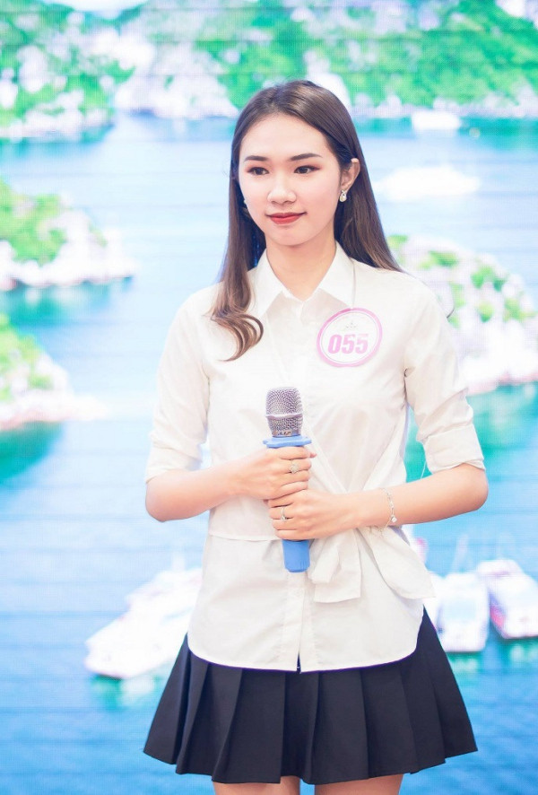 Thu Uyên sinh năm 1998 và đến từ Quảng Ninh hiện đang sinh viên ĐH Giáo dục - ĐH Quốc gia Hà Nội.