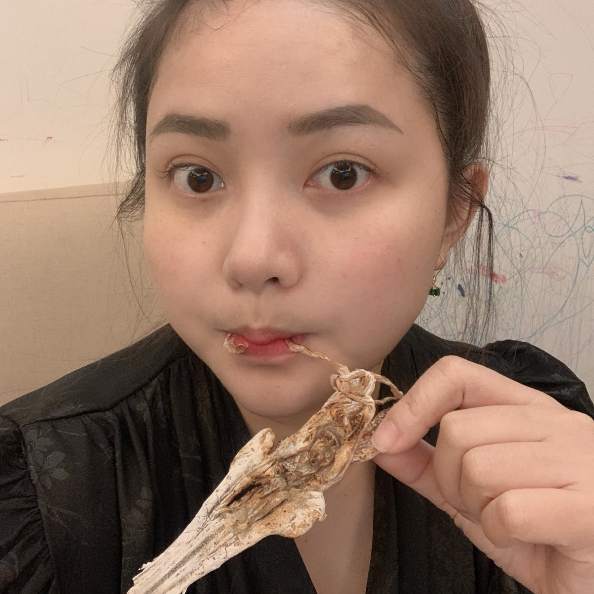 Phan Như Thảo đăng ảnh ăn đêm bất chấp bị chê lên cân.