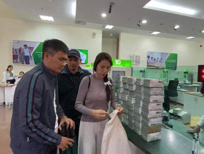 Dan deo vang nhan cuu tro tu Thuy Tien, lanh dao huyen noi gi?