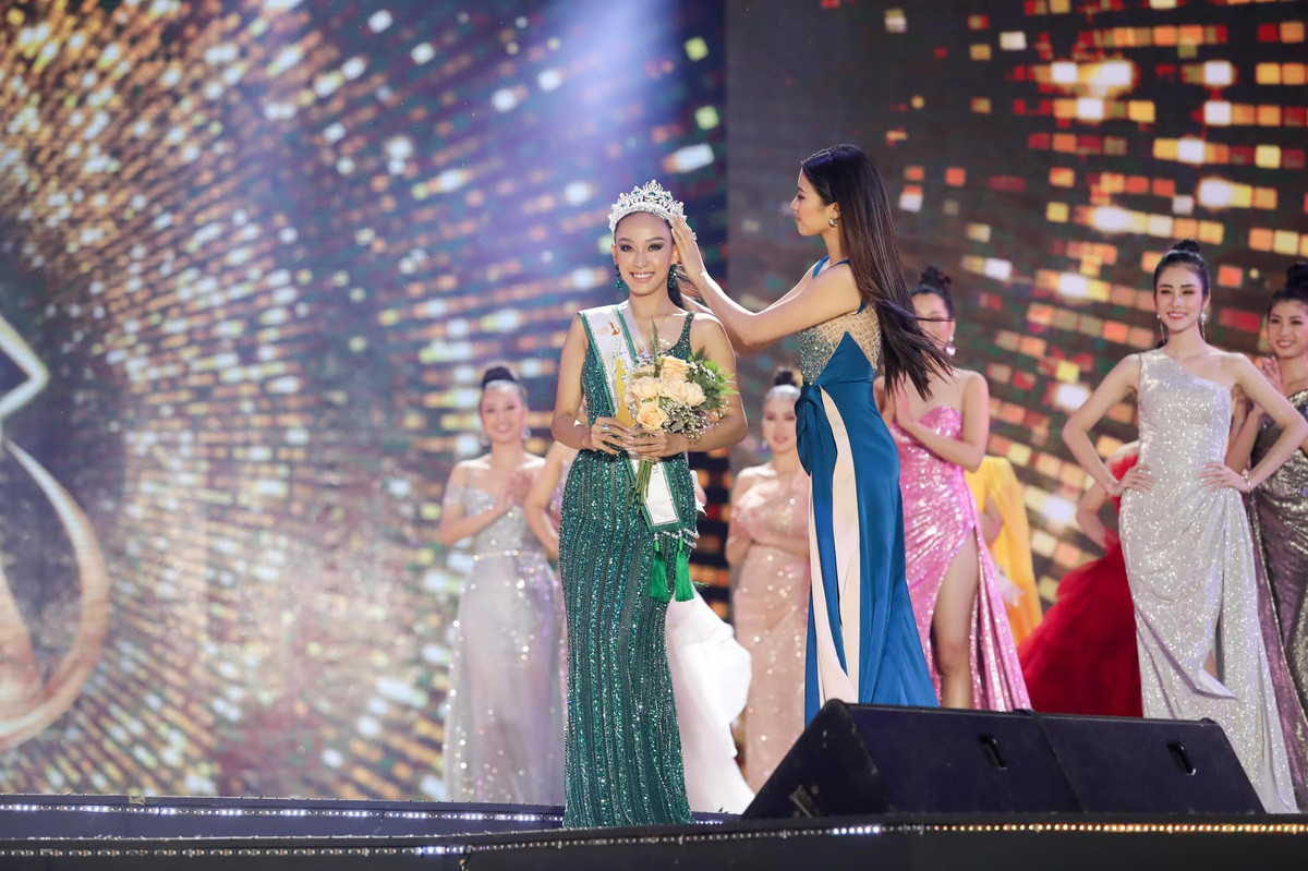 Cuộc thi Hoa khôi Du lịch Việt Nam 2020 - Miss Tourism Vietnam 2020 vừa khép lại với kết quả gây ngỡ ngàng khi không có tân hoa khôi. Danh hiệu Á hậu 1, 2 được trao cho Bùi Minh Anh và Ngô Mỹ Hải.
