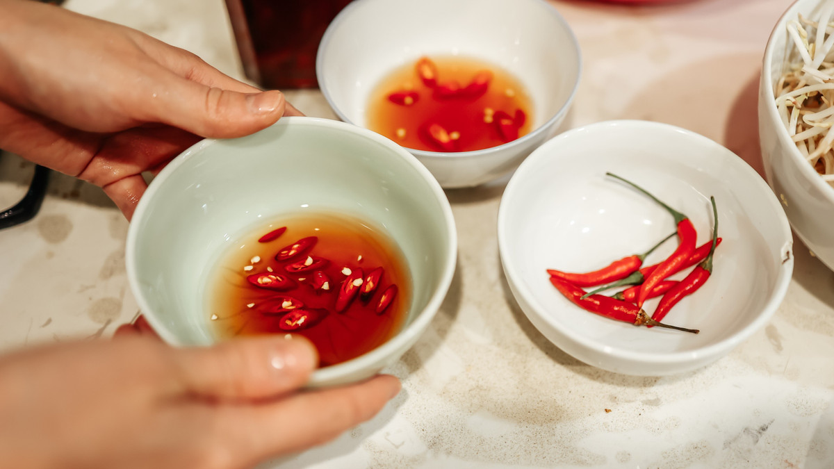 Tôi đặc biệt thích nước mắm, mắm tôm. Có lần, tôi mang một chai mắm tôm về Ukraine ăn vì ở đó không bán. Kết quả, tôi bị gia đình cho ăn riêng vì họ không chịu được mùi.