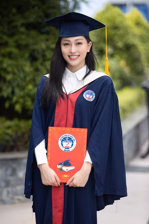 Xinh đẹp, học giỏi, Phương Nga còn là người đẹp sạch scandal, giữ được hình ảnh đẹp trước công chúng.