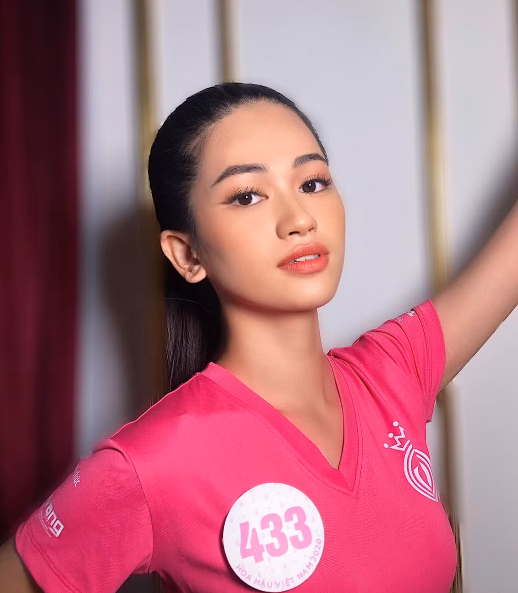 Người đẹp Kinh Bắc dừng chân ở top 10 Hoa hậu Việt Nam. Cô chia sẻ: "Đây cũng chính là thành quả cho sự cố gắng của bản thân trong 2 tháng vừa qua. Thanh xuân cháy hết với đam mê khiến mình không còn gì phải nuối tiếc nữa". Nhiều người tiếc cho Thu Phương bởi cô có gương mặt đẹp, đậm nét Á Đông.