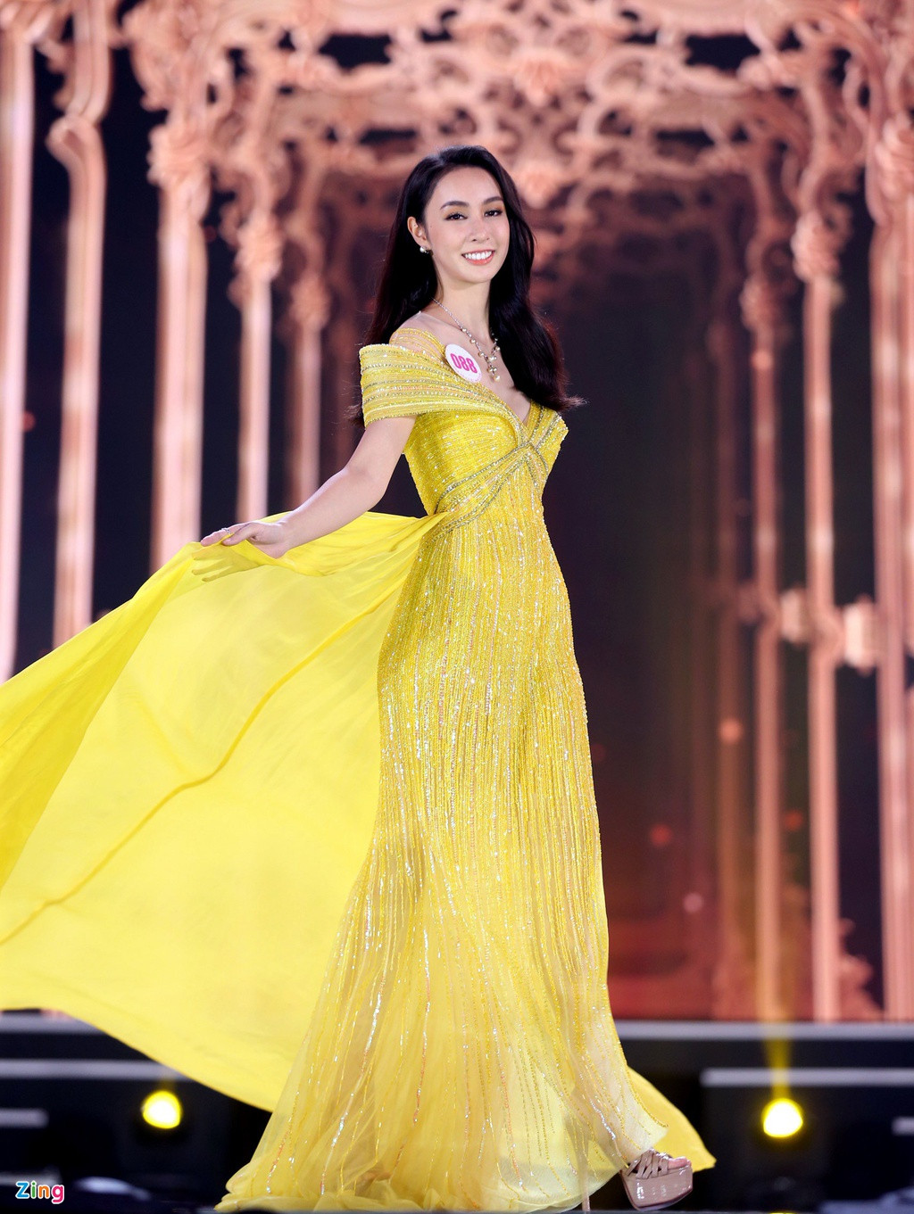 Hoàng Bảo Trâm cao 1,71 m, số đo ba vòng 77-59-93. Cô có nét đẹp "tây", nụ cười tươi. Trình độ học vấn cao cũng là một trong những yếu tố giúp Bảo Trâm được giới chuyên môn đánh giá cao.