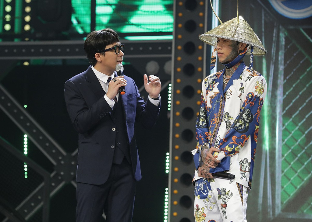  Dế Choắt (đội Wowy): Từ Chú bé loắt choắt ở vòng Chinh phục đến Phiêu lưu ký ở vòng Bứt phá, Dế Choắt đều cho thấy sự nổi bật về khả năng viết lời, trọng tâm là cách gieo vần. Phần lời đậm chất văn chương, sử dụng nhiều chất liệu văn học. Trong khi, cách đan vần của Dế Choắt cũng rất đầu tư, khéo léo. Ở bản Phiêu lưu ký, nam rapper sử dụng thuần thục các dạng thức của từ. Nhiều từ được sắp đặt cách nhau rất hợp lý, chuyển đổi liên tục giữa động từ, tính từ và danh từ. Dế Choắt hiện là ứng viên mạnh từ đội Wowy.