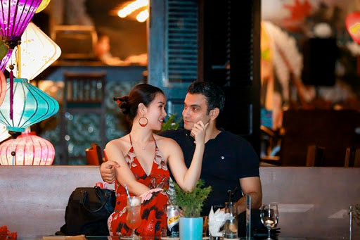 Do tính chất công việc hồng đi làm cả ngày, Võ Hạ Trâm lại đi hát buổi tối, họ không có nhiều thời gian bên nhau nên cả hai thỏa thuận dành ngày chủ nhật cho gia đình.