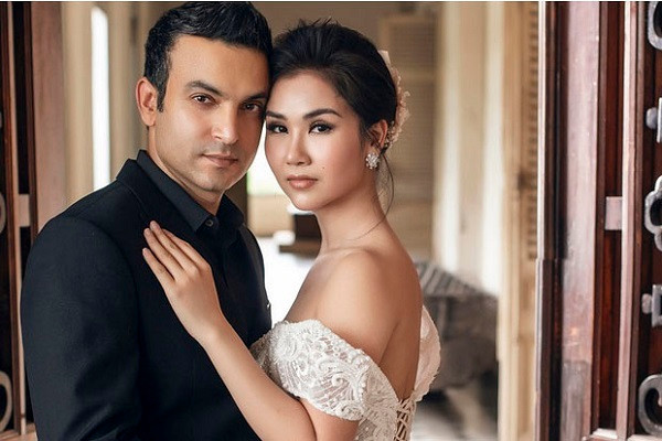  Võ Hạ Trâm kết hôn với ông xã doanh nhân người Ấn Độ đầu năm 2019. Sau lễ cưới, cuộc sống nữ ca sĩ như bước sang trang mới khi đón nhận niềm hạnh phúc bên bạn đời.