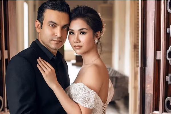  Võ Hạ Trâm kết hôn với ông xã doanh nhân người Ấn Độ đầu năm 2019. Sau lễ cưới, cuộc sống nữ ca sĩ như bước sang trang mới khi đón nhận niềm hạnh phúc bên bạn đời.