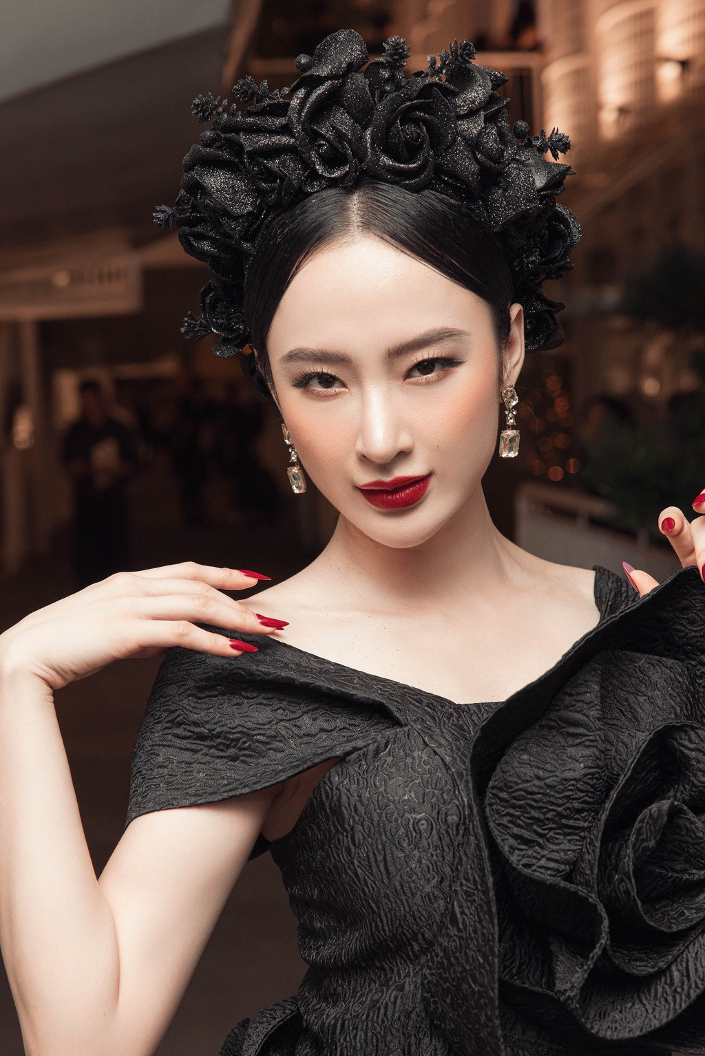 Hai năm gần đây, Angela Phương Trinh gần như rút lui khỏi showbiz. Tác phẩm gần nhất của diễn viên 25 tuổi là bộ phim âm nhạc chuyển thể từ kịch bản Mỹ Glee.