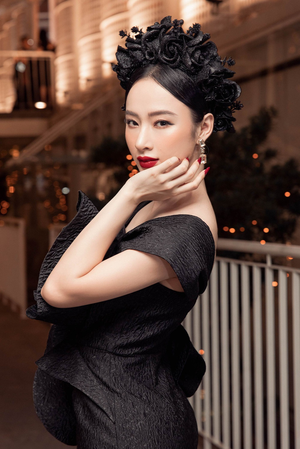 Sau đó, cô tuyên bố bản thân đã chán chiêu trò, không muốn gây chú ý bằng hình ảnh mặc gợi cảm hay phát ngôn gây tranh cãi.