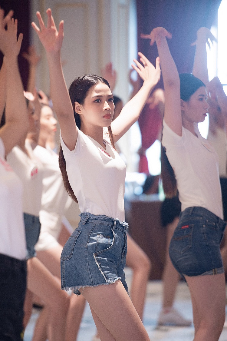 Đối với các thí sinh của một cuộc thi hoa hậu, sắc vóc là điều quan trọng hàng đầu. Trong lịch trình khá dày đặc được sắp xếp để các thí sinh có được sự chuẩn bị tốt nhất cho đêm bán kết, sẽ khá khó khăn cho các người đẹp trong việc giữ gìn vóc dáng.