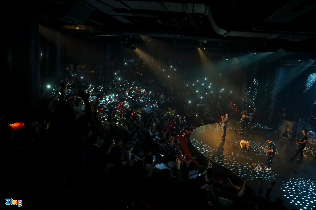 Bông hồng thủy tinh, Tâm hồn của đá, Mắt đen... sẽ mãi còn đó. Và Bức Tường đang bước đi trên hành trình mới với màu sắc âm nhạc trẻ trung, "thời trang" hơn.