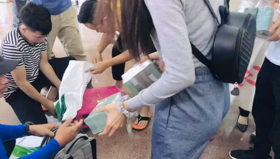 Thuy Tien - Cong Vinh mang 