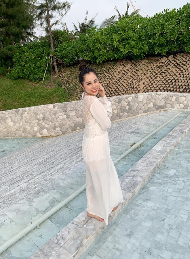 Phía dưới bài đăng của cặp đôi, nhiều khán giả, bạn bè để lại bình luận chúc mừng và cho rằng Huỳnh Anh - Lan Phương có ngoại hình đẹp đôi, mong họ có lễ cưới trong tương lai gần.