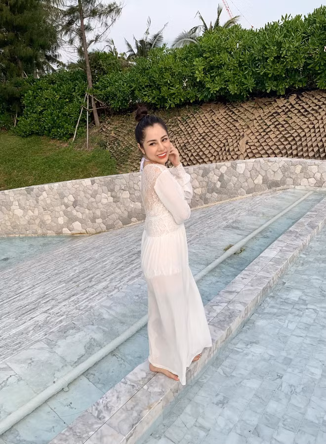 Phía dưới bài đăng của cặp đôi, nhiều khán giả, bạn bè để lại bình luận chúc mừng và cho rằng Huỳnh Anh - Lan Phương có ngoại hình đẹp đôi, mong họ có lễ cưới trong tương lai gần.