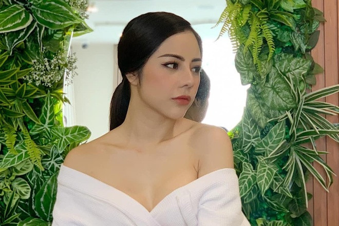 Lan Phương sinh năm 1986, là cựu sinh viên Đại học RMIT. Trên trang cá nhân, cô thường xuyên đăng ảnh về cuộc sống đời thường.