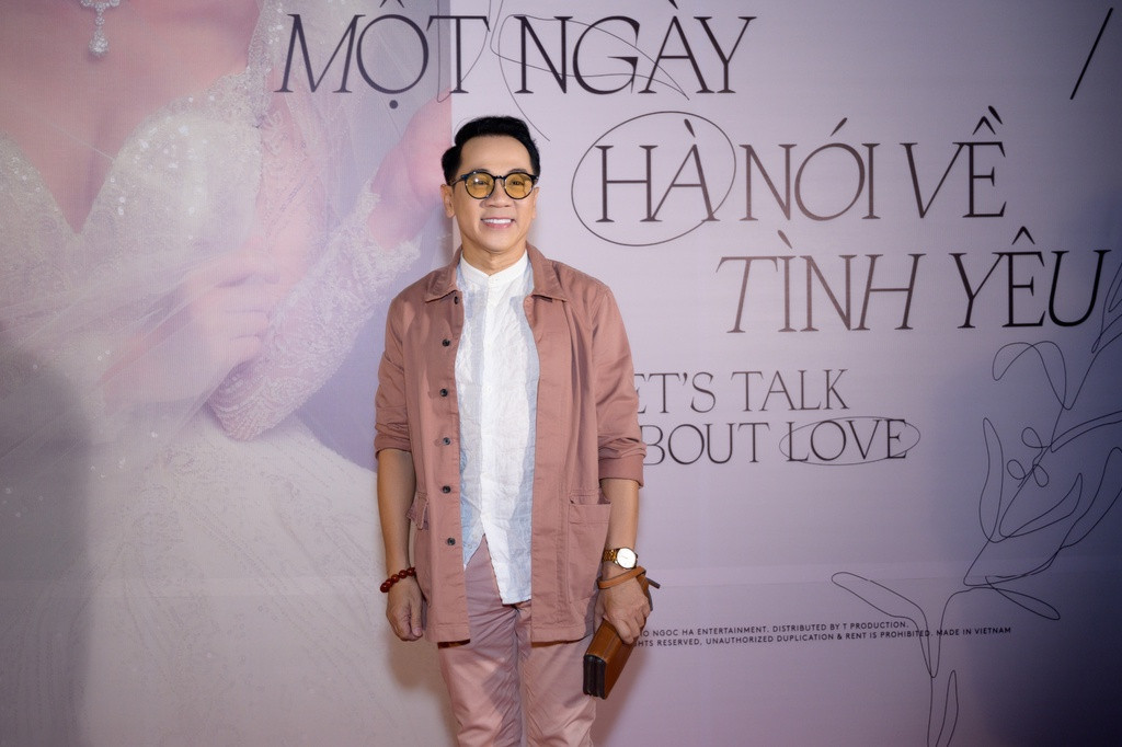 Nghệ sĩ Thành Lộc đến khá sớm. Anh từng tham gia Private show của đàn em. Trong họp báo, Hồ Ngọc Hà nói thêm: “Một năm ai cũng muốn quên đi, riêng tôi muốn nhớ mãi. Tôi làm được dự án tuyệt vời, rồi đón chào 2 thành viên mới và nhận được lời cầu hôn. Tất cả điều chưa xảy ra thì nay tới cùng lúc. Tôi đón nhận dồn dập những bất ngờ đến với cuộc sống”.