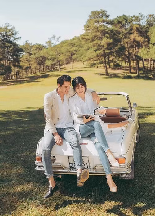 Trước ngày trọng đại, Quang Pháp chỉ chia sẻ dòng trạng thái ẩn ý: "Duyên do trời định, phận do người tạo. Có thể gặp được người nào là do duyên may nhưng để sống bên cạnh ai đó chính là sự lựa chọn".