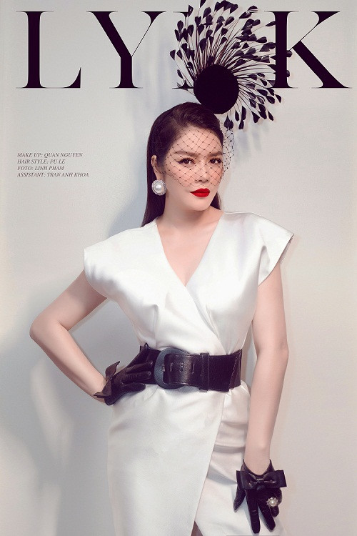 Tối 8/12, NTK Thanh Huỳnh giới thiệu BST mới tại show The Mirage. Show diễn mang đến những cung bậc cảm xúc thăng hoa với dàn model kids, model và dàn khách mời đặc biệt. Lý Nhã Kỳ đảm nhận vai trò vedette trong show diễn.