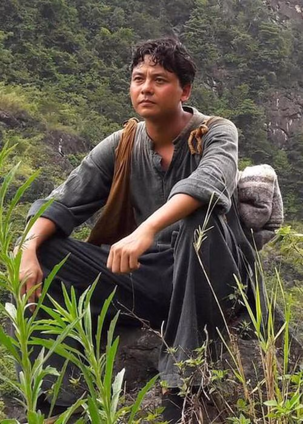 Dao dien phim “Cau Vang” xin loi vi on ao xuc pham khan gia