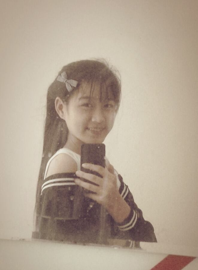  Hoa hậu Đỗ Thị Hà có đôi mắt "biết cười", mũi cao, khuôn miệng duyên dáng không khác gì ở hiện tại.